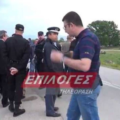 Η στιγμή της επίθεσης στον Αντώνη Σαμαρά στις Σέρρες (vid)