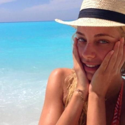 Omg! Η Δούκισσα Νομικού παίζει με το κινητό της και το αποτέλεσμα είναι αρκετά... σέξι