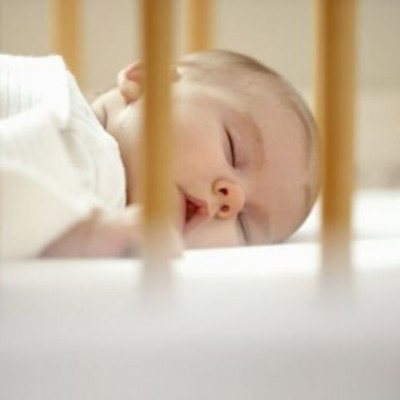 Οδηγός επιβίωσης για νέες μαμάδες: Πώς πρέπει να κοιμάται ένα νεογέννητο!