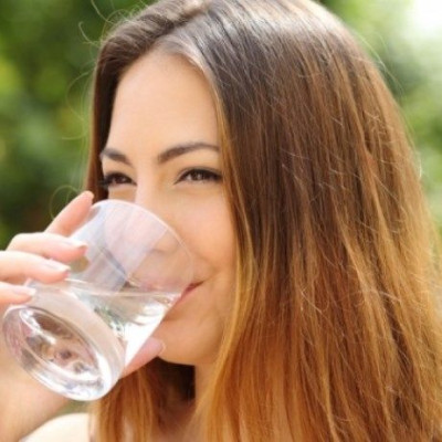 Πότε πρέπει να πίνετε κρύο και πότε ζεστό νερό