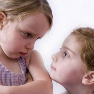 Τι κάνουμε όταν τα αδέλφια τσακώνονται; Ακολουθήστε τις παρακάτω συμβουλές