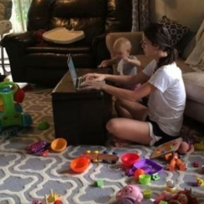 Έτσι δουλεύει πραγματικά μια μαμά από το σπίτι! (βίντεο)