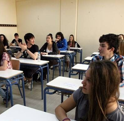 Πανελλήνιες 2015: Πήγε τουαλέτα και όταν επέστρεψε το γραπτό του είχε... μηδενιστεί!