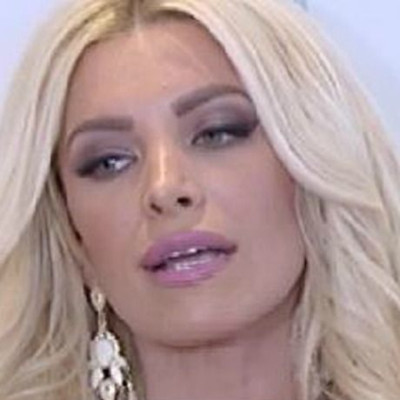 Το μήνυμα του συντρόφου της Καινούργιου: «Τι είναι αυτό που φοράς;» και η απάντησή της