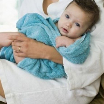 Πολύτιμες συμβουλές που θα χαρίσουν ένα απαλό ενυδατωμένο δέρμα στο μωρό σας