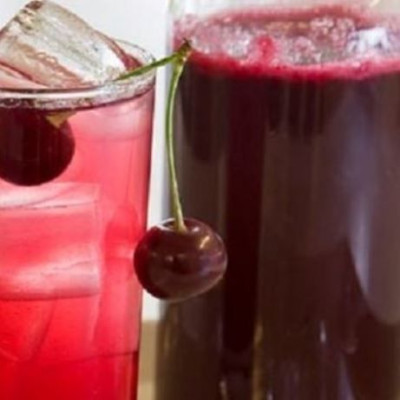 Συνταγή για σπιτική δροσερή βυσσινάδα με 3 υλικά!