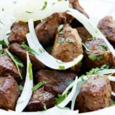 Κωνσταντινουπολίτικα συκωτάκια με σουμάκι και ντομάτα