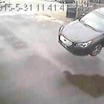 Σοκαριστικό ατύχημα: Αυτοκίνητο... πέταξε στον αέρα - Σώθηκε από θαύμα ο οδηγός (video)