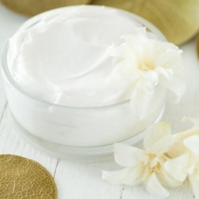 Φτιάξτε τη δική σας χειροποίητη ενυδατική κρέμα για το σώμα με 4 μόνο υλικά!