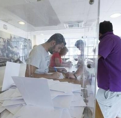 Δημοψήφισμα 2015 – «Θρίλερ» για το αποτέλεσμα δείχνει νέα δημοσκόπηση