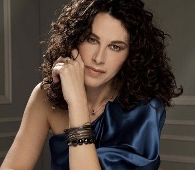 Η Ελευθερία Αρβανιτάκη με τη Φιλαρμονική Ορχήστρα Λουτρακίου στον Αρχαιολογικό Χώρο Ηραίου