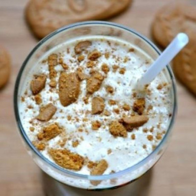 Συνταγή για λαχταριστό milkshake μπανάνα - μπισκότο