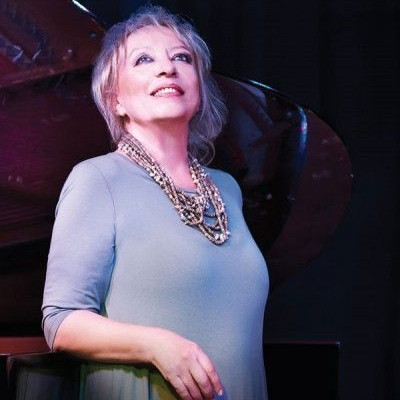 Η Αλέκα Κανελλίδου επιστρέφει για μία συναυλία στη Λίμνη της Βουλιαγμένης