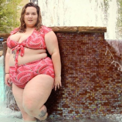 «Είμαι ένα ευτυχισμένο,παχουλό κορίτσι»: Η plus size blogger & η μάχη της για τις γυναίκες