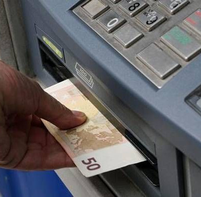 Κλειστές τράπεζες: Δευτέρα ξεκινούν οι εκπτώσεις- Κυριακή προαιρετικά ανοικτά τα μαγαζιά