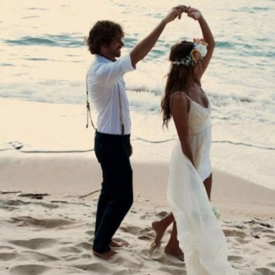 Μπορώ να φορέσω λευκό φόρεμα αντί για νυφικό στο γάμο μου;