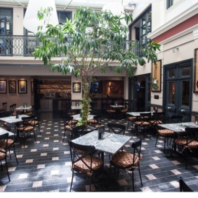 Το μπαρ του Hard Rock Cafe Athens καλωσορίζει το αθηναϊκό κοινό