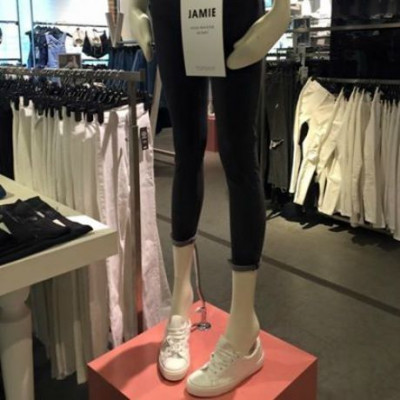 Λάθος πρότυπα: Όλη η ιστορία με τα ανορεξικά μανεκέν του Topshop & η απάντηση του brand