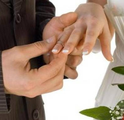 Είδε τη σύζυγο για πρώτη φορά χωρίς μακιγιάζ και ζητά διαζύγιο και...αποζημίωση 20.000 δολ