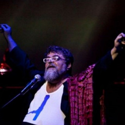 Ο Σταμάτης Κραουνάκης για μία συναυλία στο Βεάκειο