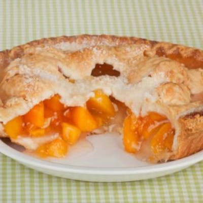 Συνταγή για την πιο νόστιμη ροδακινόπιτα από τα χεράκια της μαμάς!