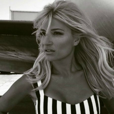 Η Φαίη Σκορδά φόρεσε ένα άψογο sexy-chic σύνολο για την παραλία