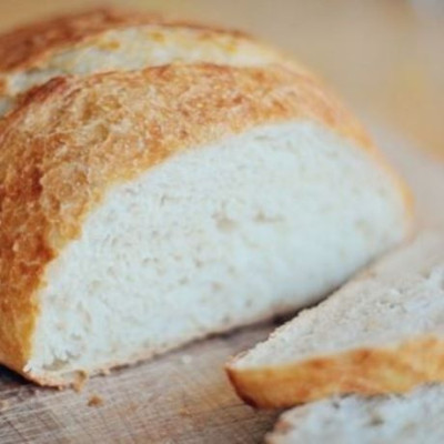 Συνταγή για αφράτο σπιτικό ψωμί με 4 υλικά!