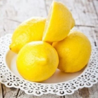 Δεν πάει ο νους σας ποια ηλεκτρική συσκευή καθαρίζει τέλεια ένα λεμόνι!