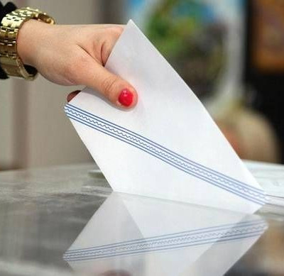 Δημοσκοπήσεις 2015: 8 γκάλοπ «βλέπουν» ντέρμπι ΣΥΡΙΖΑ - ΝΔ