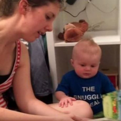 Δε θα πιστεύετε τι κάνει αυτό το μωρό κάθε φορά που τελειώνει το βιβλίο! (βίντεο)