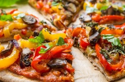 Χορτοφαγική πίτσα με αραβική πίτα