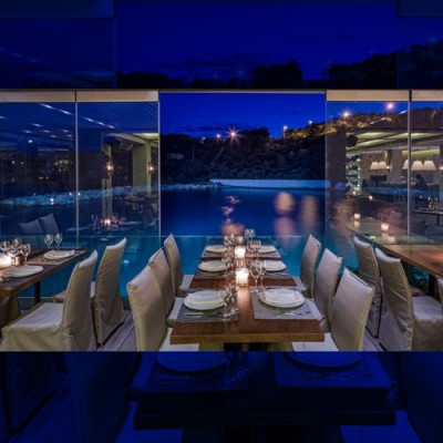 Ένα ταξίδι για όλες τις αισθήσεις στον ανανεωμένο χώρο του Moorings