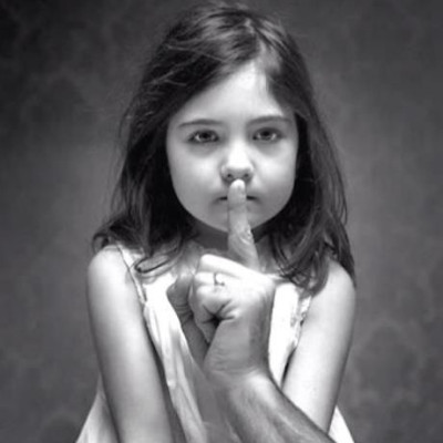 Το Facebook γέμισε παλάμες με μαύρες κουκίδες:Ο λόγος είναι πιο σοβαρός από όσο φαντάζεστε