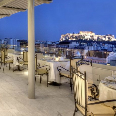 Βόλτα στη μαγευτική βεράντα του Olive Garden Bar & Restaurant του Ξενοδοχείου ΤΙΤΑΝΙΑ