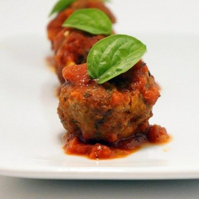 Μυστικά για να πετύχεις τα πιο λαχταριστά κεφτεδάκια με κόκκινη σάλτσα!
