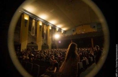 Οι Νύχτες Πρεμιέρας αναβιώνουν σε μία φωτογραφική έκθεση στο Toy Café