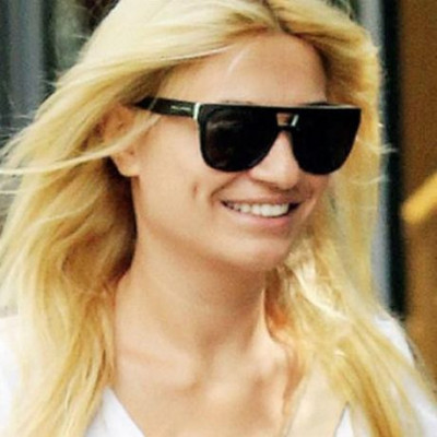 Φαίη Σκορδά: Αναστάτωσε με τη σέξι εμφάνισή της στη Κηφισιά (φωτό)