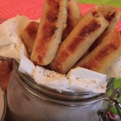 Μπαστουνάκια μοτσαρέλας με μόνο δύο υλικά (βίντεο)