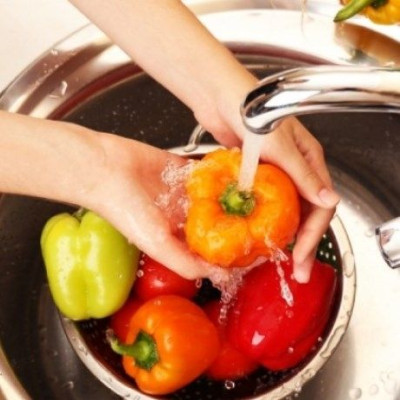 Πώς πρέπει να πλένετε τα φρούτα και τα λαχανικά
