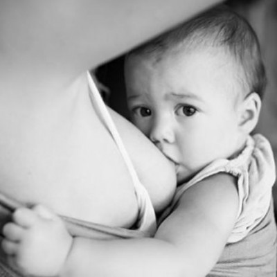 «Όλες οι γυναίκες μπορούν να θηλάσουν»: Πέντε μητέρες εξομολογούνται