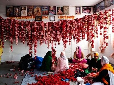 Τ(ρ)όποι Λατρείας: έκθεση του Τάσου Βρεττού στο Μουσείο Μπενάκη