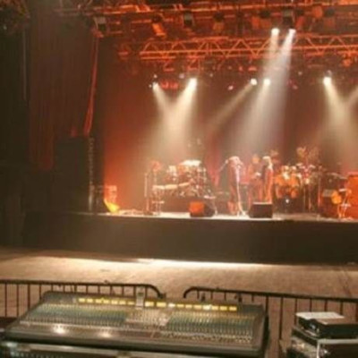 Νέο βίντεο ΣΟΚ: Οι πυροβολισμοί μέσα στο θέατρο Μπατακλάν