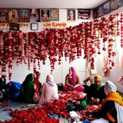 Τ(ρ)όποι Λατρείας: έκθεση του Τάσου Βρεττού στο Μουσείο Μπενάκη