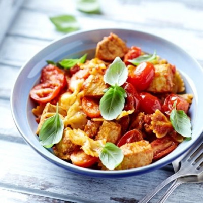 Φαρφάλες με ντοματίνια και κοτόπουλο