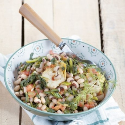 Μαυρομάτικα με χόρτα, μυρωδικά και αγκινάρες τουρσί