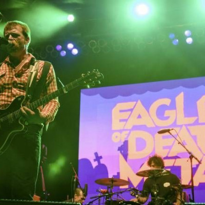 Θα κατακτήσουν οι Eagles Of Death Metal την κορυφή των charts;