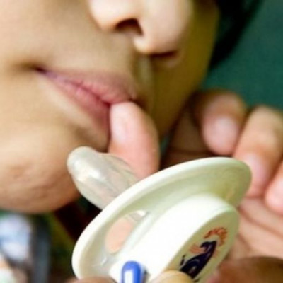 Η συνήθεια του πιπιλίσματος δαχτύλου ή πιπίλας- Τι πρέπει να γνωρίζουν οι γονείς