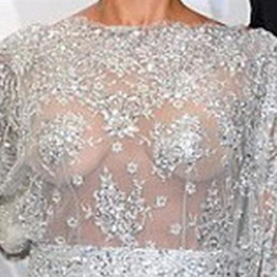 Και όμως! Εμφανίστηκε… έτσι στο κόκκινο χαλί!