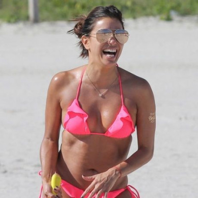 Η Eva Longoria έχει πιασιματάκια και κυτταρίτιδα - κι αυτό είναι υπέροχο