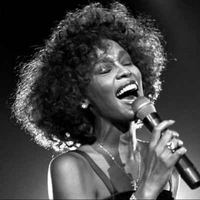 Tι κοινό έχει η Γουίτνεϊ Χιούστον με την Adele;